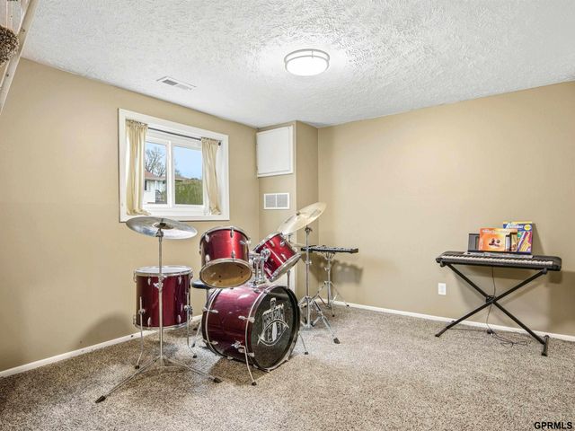 11922 S 34 Street, Bellevue, NE 68123