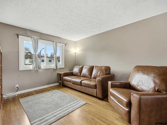 11922 S 34 Street, Bellevue, NE 68123