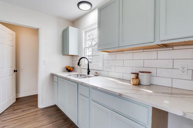 508 W Carlyle St, Wichita, KS 67217