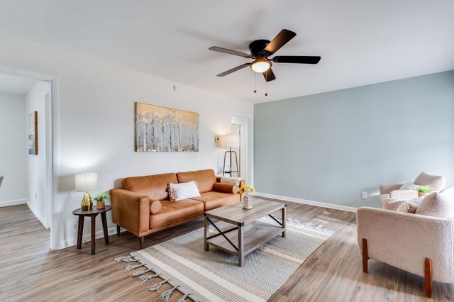 508 W Carlyle St, Wichita, KS 67217