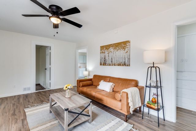 508 W Carlyle St, Wichita, KS 67217