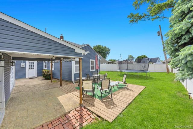 8 Lilac Lane, Levittown, NY 11756