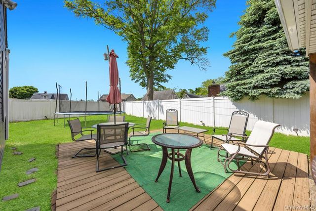 8 Lilac Lane, Levittown, NY 11756