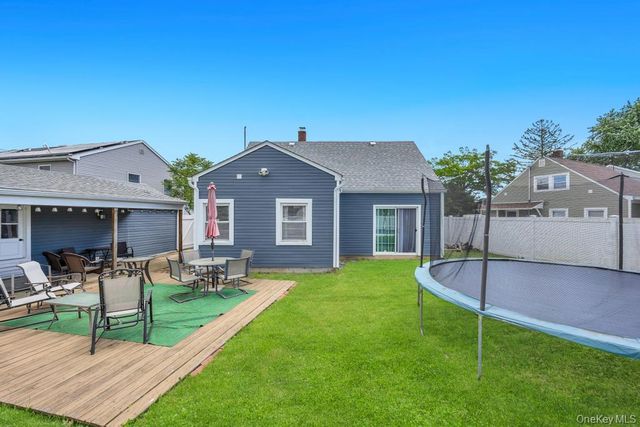 8 Lilac Lane, Levittown, NY 11756