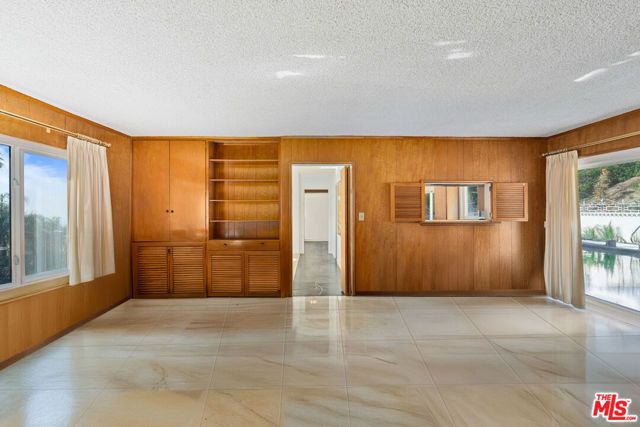 4799 Bonvue Avenue, Los Angeles, CA 90027