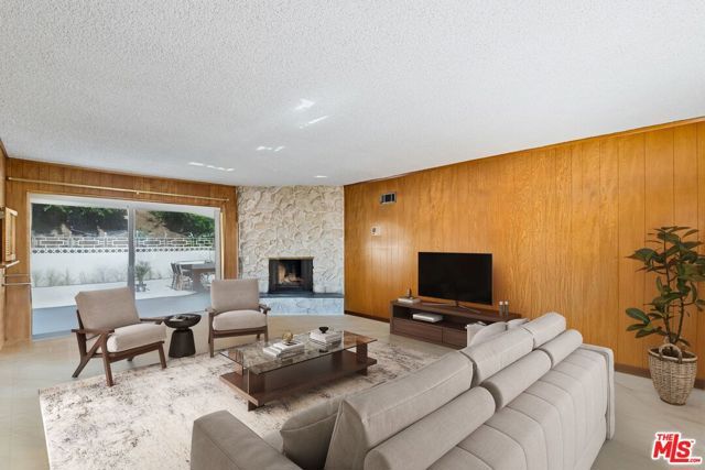 4799 Bonvue Avenue, Los Angeles, CA 90027