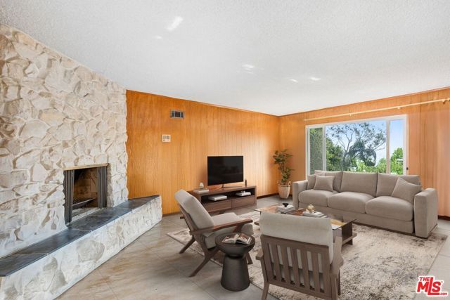 4799 Bonvue Avenue, Los Angeles, CA 90027