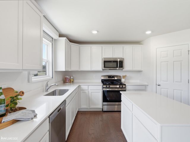 54470 Heron Circle, Chesterfield Twp, MI 48047