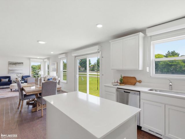 54470 Heron Circle, Chesterfield Twp, MI 48047