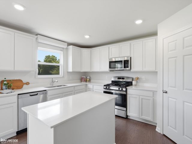 54470 Heron Circle, Chesterfield Twp, MI 48047