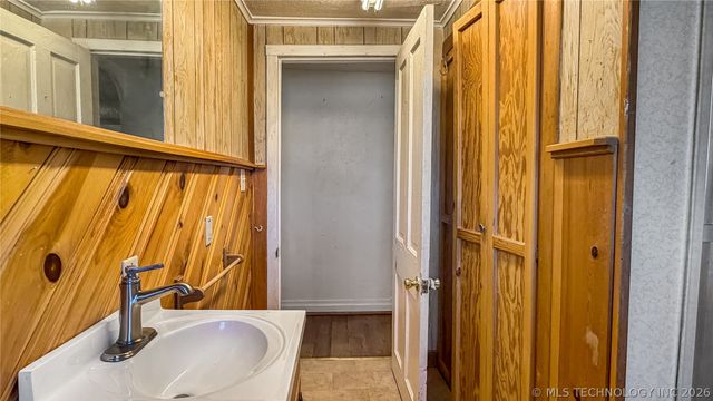 4637 US Hwy 77, Marietta, OK 73448