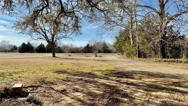 4637 US Hwy 77, Marietta, OK 73448