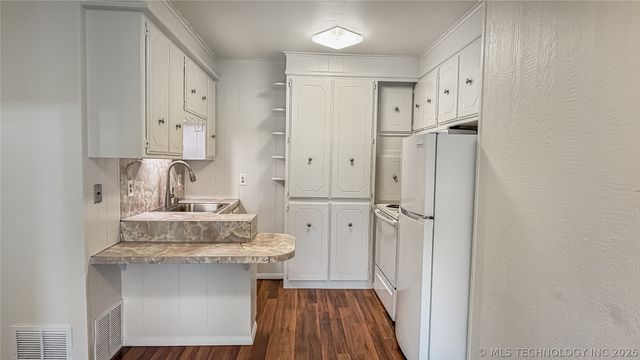 4637 US Hwy 77, Marietta, OK 73448