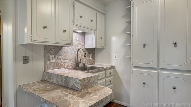 4637 US Hwy 77, Marietta, OK 73448