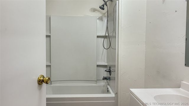 4637 US Hwy 77, Marietta, OK 73448