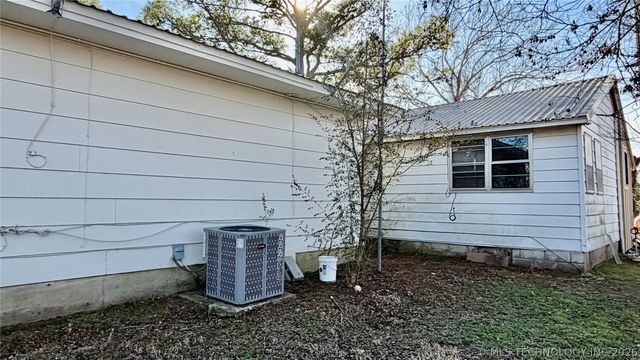 4637 US Hwy 77, Marietta, OK 73448