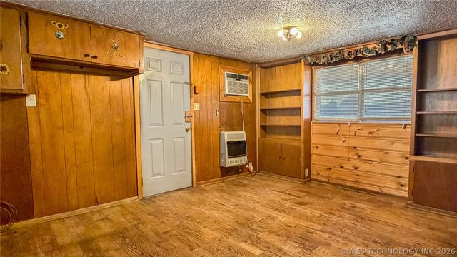 4637 US Hwy 77, Marietta, OK 73448