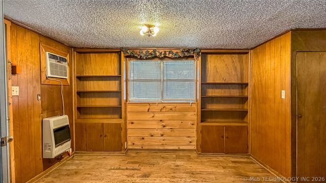 4637 US Hwy 77, Marietta, OK 73448