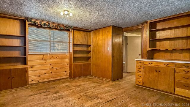 4637 US Hwy 77, Marietta, OK 73448