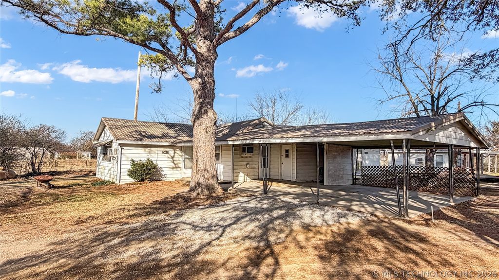 4637 US Hwy 77, Marietta, OK 73448