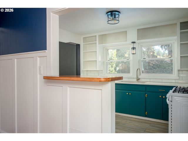 10040 Sw AVERY St, Tualatin, OR 97062