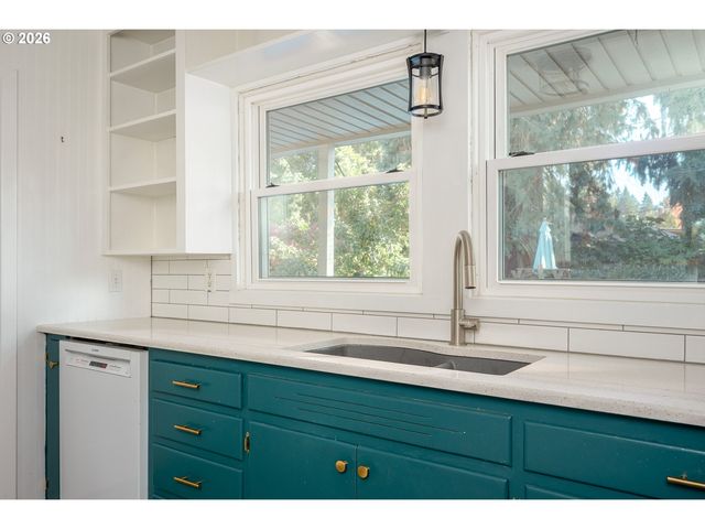 10040 Sw AVERY St, Tualatin, OR 97062