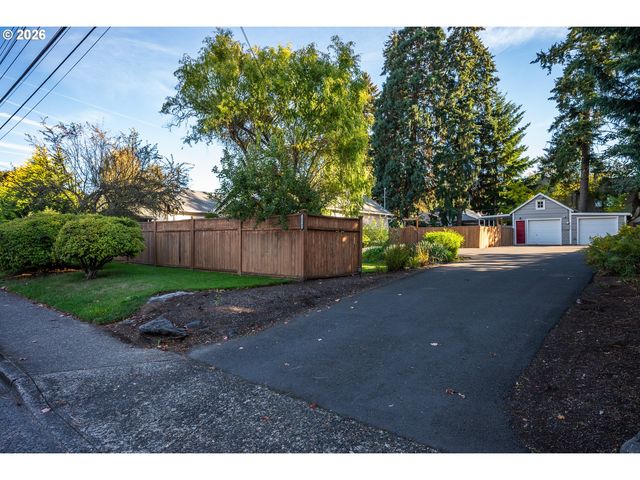 10040 Sw AVERY St, Tualatin, OR 97062
