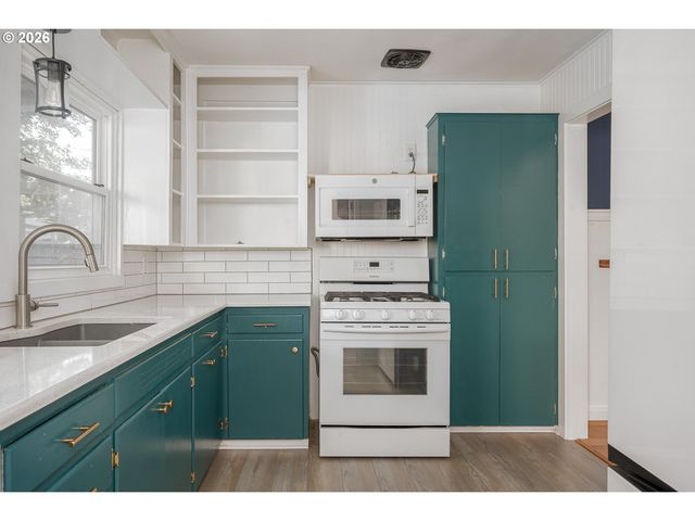 10040 Sw AVERY St, Tualatin, OR 97062