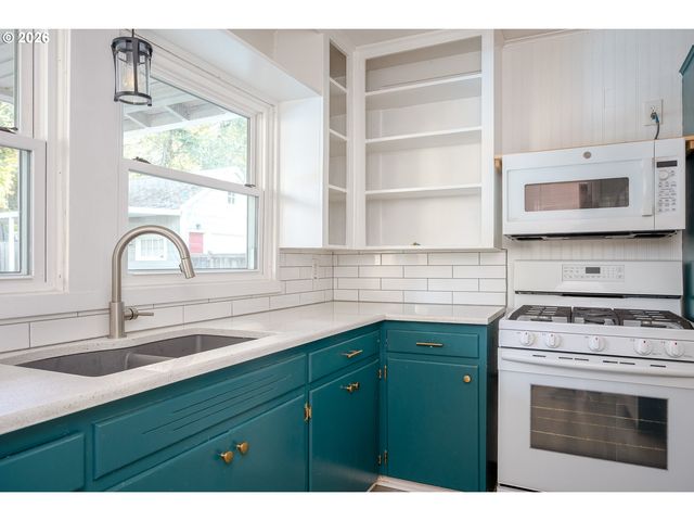 10040 Sw AVERY St, Tualatin, OR 97062