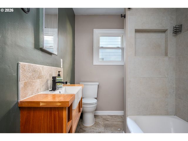 10040 Sw AVERY St, Tualatin, OR 97062