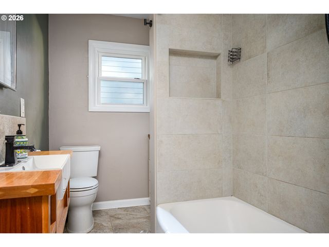 10040 Sw AVERY St, Tualatin, OR 97062