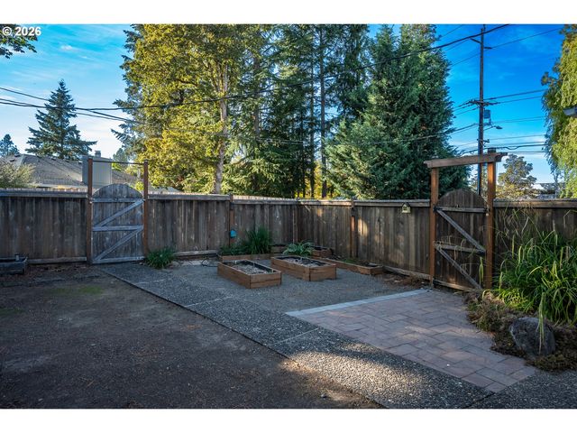 10040 Sw AVERY St, Tualatin, OR 97062