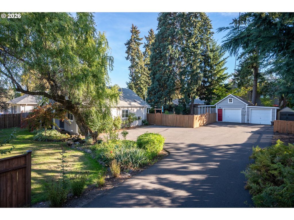 10040 Sw AVERY St, Tualatin, OR 97062