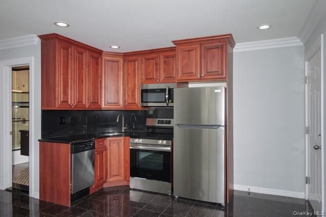 118 Carleton Avenue 6B, Islip Terrace, NY 11752