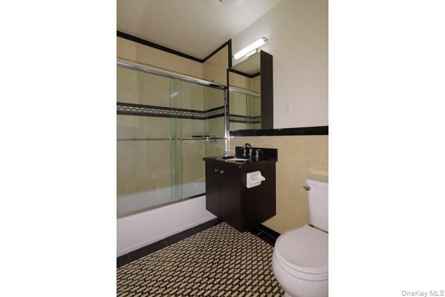 118 Carleton Avenue 6B, Islip Terrace, NY 11752