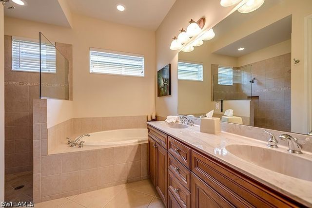 6101 Dogleg DR, Naples, FL 34113