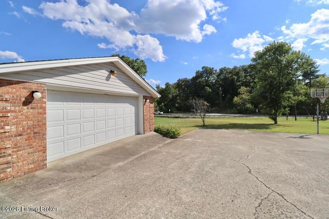 148 Hillcreek Rd, Shepherdsville, KY 40165