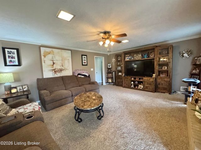 148 Hillcreek Rd, Shepherdsville, KY 40165