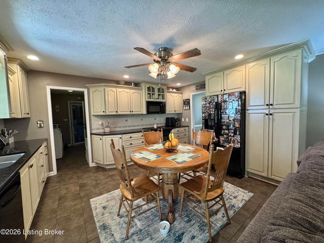 148 Hillcreek Rd, Shepherdsville, KY 40165