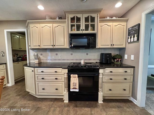 148 Hillcreek Rd, Shepherdsville, KY 40165