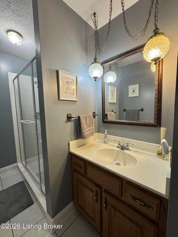 148 Hillcreek Rd, Shepherdsville, KY 40165