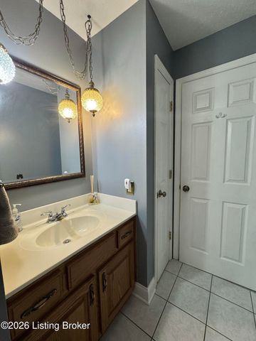 148 Hillcreek Rd, Shepherdsville, KY 40165