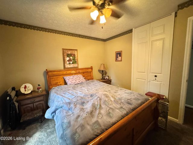 148 Hillcreek Rd, Shepherdsville, KY 40165