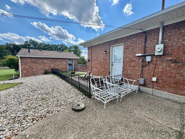 148 Hillcreek Rd, Shepherdsville, KY 40165