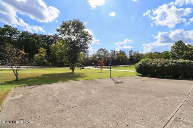 148 Hillcreek Rd, Shepherdsville, KY 40165