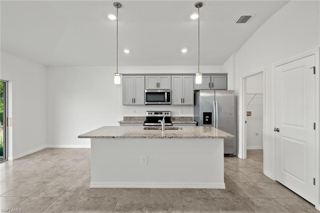 858 Rue Labeau CIR, FORT MYERS, FL 33913 — photo 2