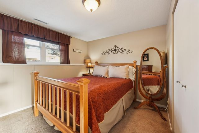 712 Garnet Drive, Ames, IA 50010