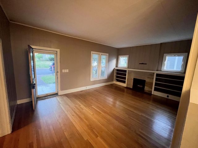 104 S Walnut Street, Wilmore, KY 40390