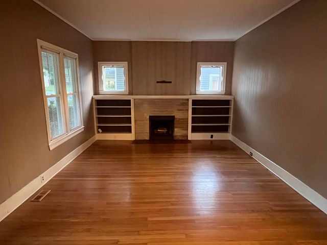 104 S Walnut Street, Wilmore, KY 40390