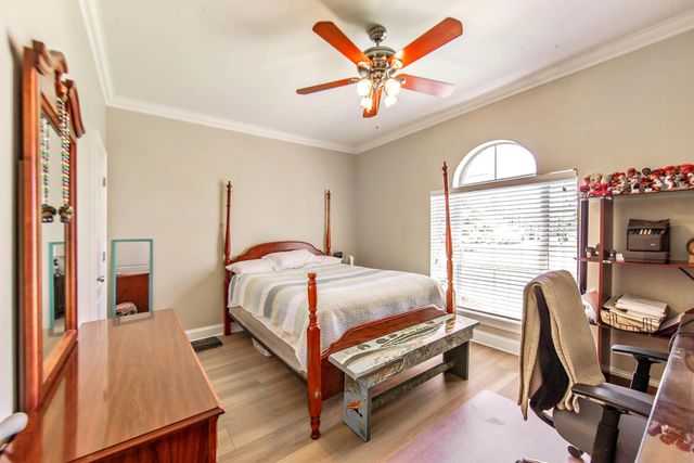 300 Ravensaide Drive, Houma, LA 70360